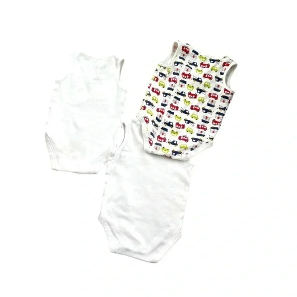 Bundle of 3 pueces of baby tank onesies car themed size 6-12 m white preloved